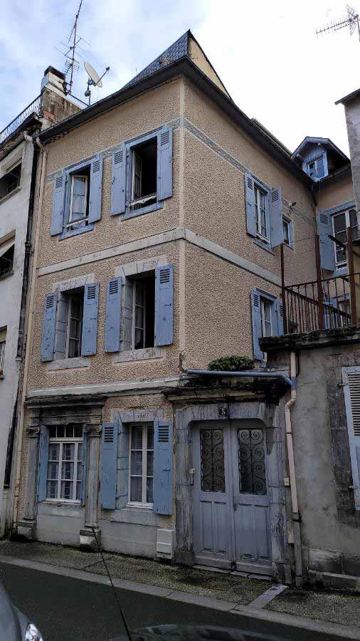 Ensemble de l'immeuble des appartements A 2 petits pas